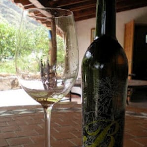 Weinflasche aus der Bodega Los Berrazales im Tal von Agaete, vin racé elaboré au Nord de Grande Canarie à partir de Listán noire, winery in the Canary Islands, http://bodegalosberrazales.com/