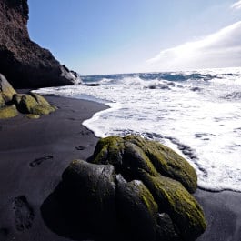 Naturist beach Guayedra by Ramón Sánchez Bruhn, FKK-Strand in Agaete, plage nudiste en Grande Canarie, playa nudista islas canarias