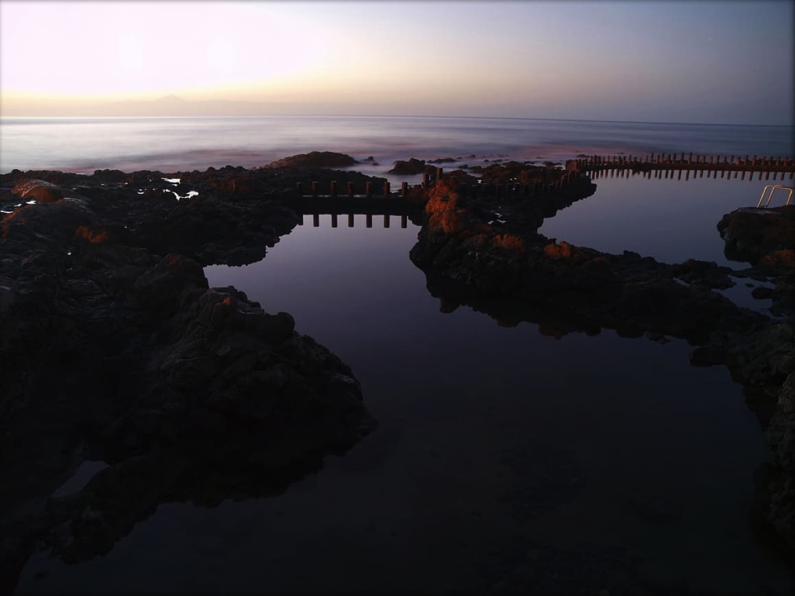 Sunset in the seewater swiming pools of Las Salinas, un havre de paix à Agaete, innere Reise im Norden von Gran Canaria