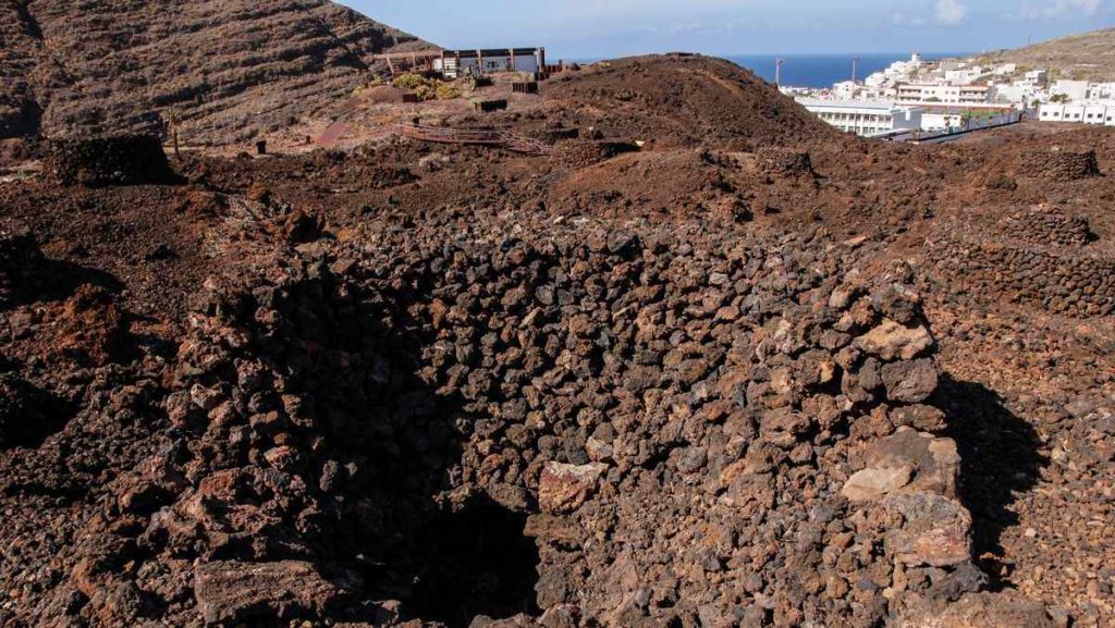 http://www.arqueologiacanaria.com/Arqueologia_Canaria/Maipes_de_Agaete.html